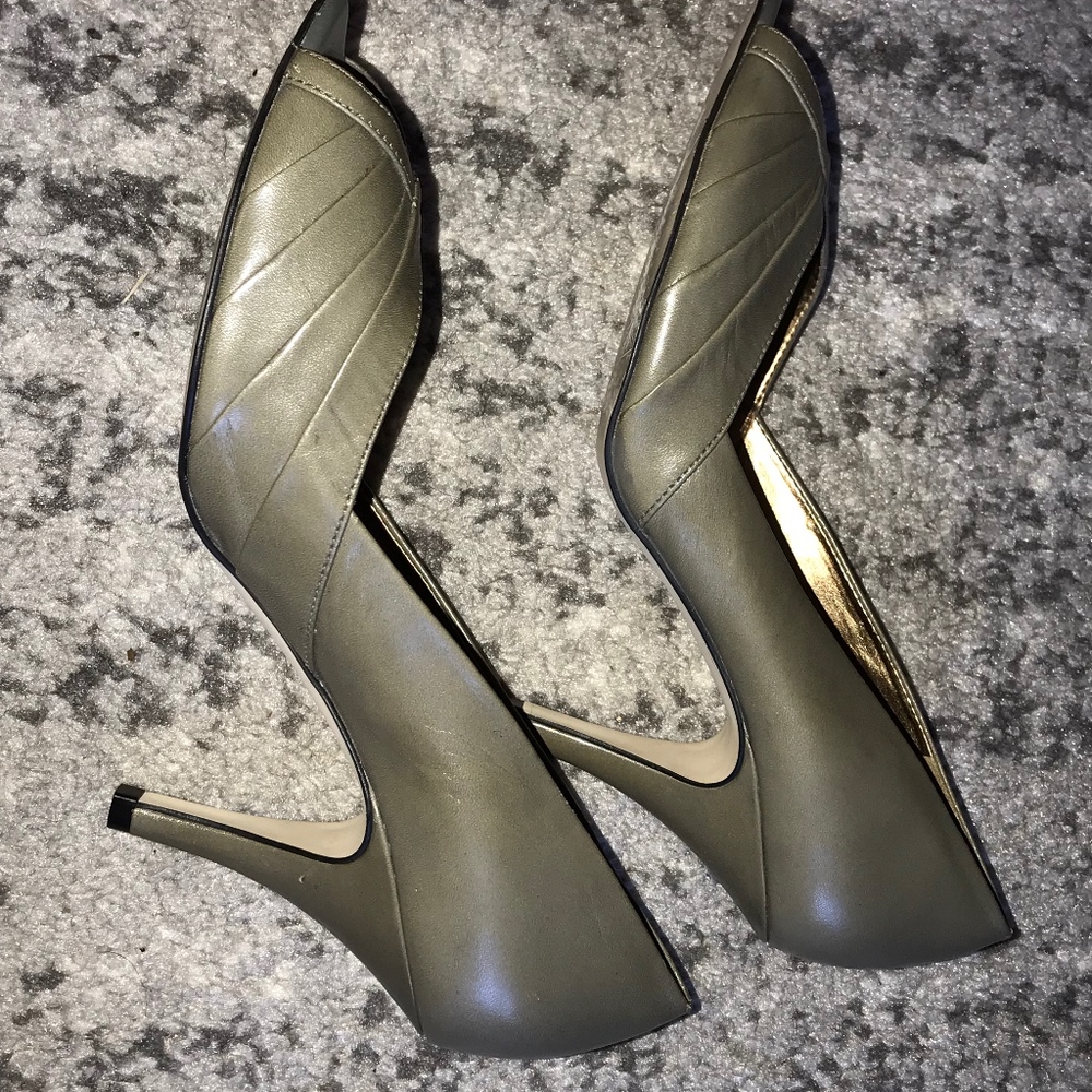 Heels - Picture 3 of 4